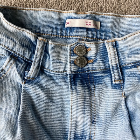 SO Distressed Hi-rise Mom Jeans - Picture 4 of 7
